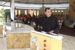Nell'ultima catechesi del Mladifest a Medjugorje, fra Bojan Rizvan ha parlato di San Francesco, dell'amore per Cristo e del ritorno alle origini della fede.