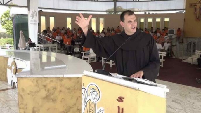 Nell'ultima catechesi del Mladifest a Medjugorje, fra Bojan Rizvan ha parlato di San Francesco, dell'amore per Cristo e del ritorno alle origini della fede.