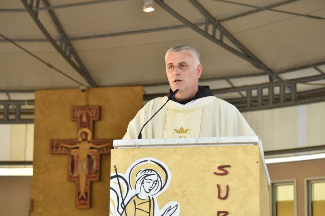 Al Mladifest di Medjugorje fra Ljubo Kurtović spiega perché il digiuno rafforza fede, speranza e amore, aiutandoci a crescere nello spirito.