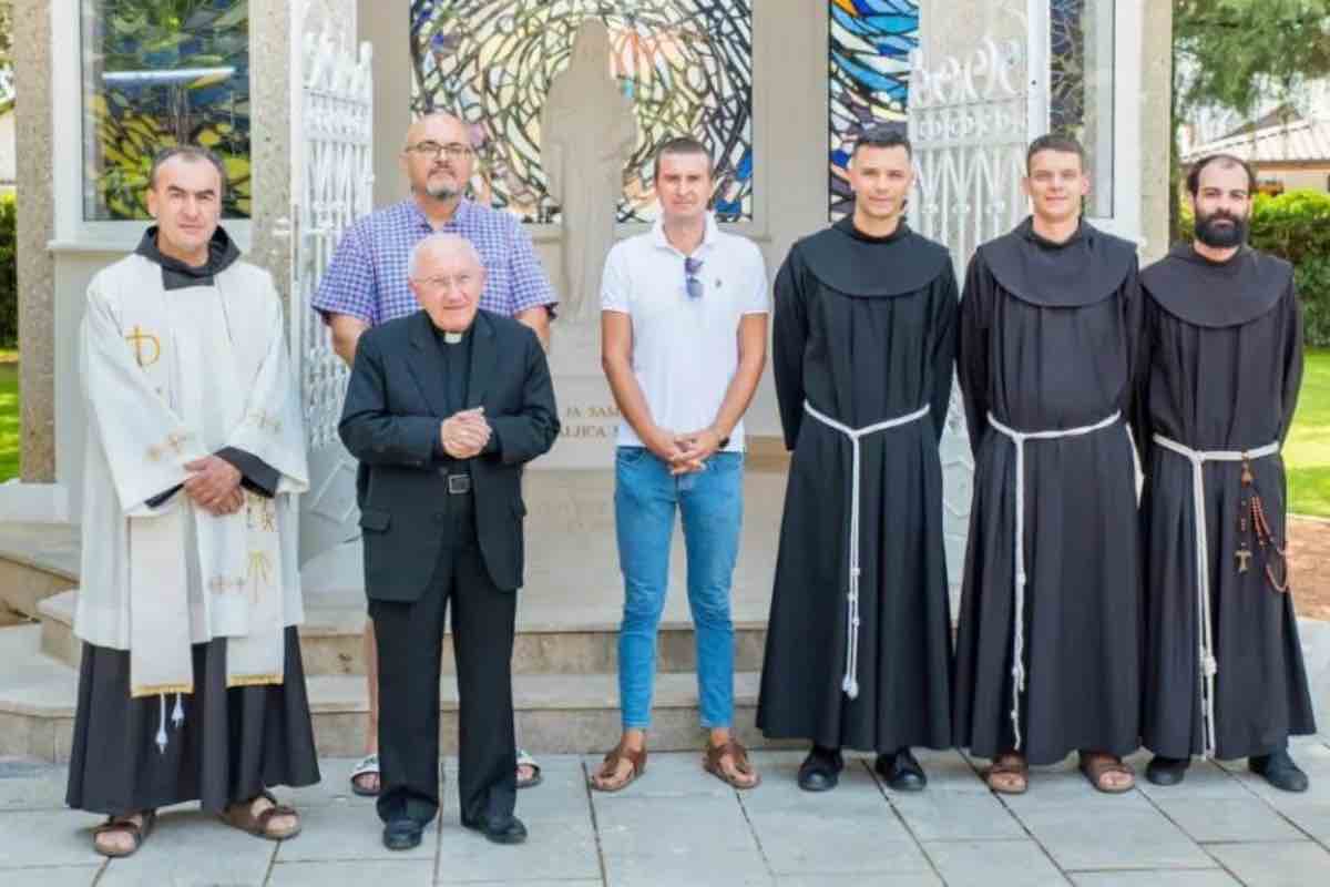 Meditazione e rosario costituiscono il cuore spirituale della Giornata dei religiosi, pensata come occasione di raccoglimento condiviso in un anno segnato dalle celebrazioni per gli 800 anni del carisma francescano