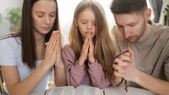 L'arcivescovo Bernard Hebda dedica una lettera pastorale alle famiglie cattoliche con tre consigli per costruire una casa serena radicata in Cristo.