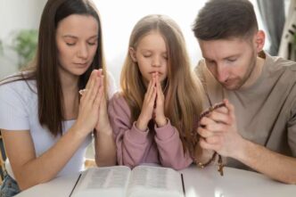 L'arcivescovo Bernard Hebda dedica una lettera pastorale alle famiglie cattoliche con tre consigli per costruire una casa serena radicata in Cristo.
