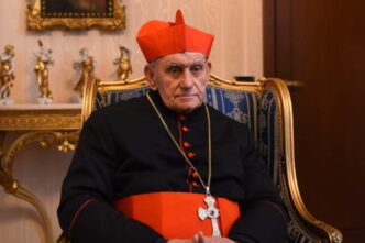 Il Papa scrive al cardinale Simoni ricordando i prigionieri di Spaç: nessuna prigione separa l'uomo dall'amore di Dio, afferma nel messaggio.