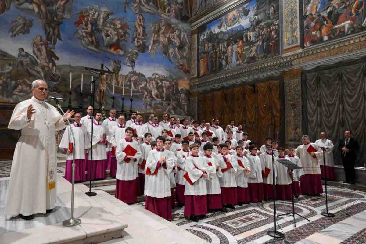 Il canto sacro, ha ammonito Leone XIV, deve andare oltre le mode del momento e le sensibilità personali degli autori: la forma va mantenuta nobile e semplice, di qualità