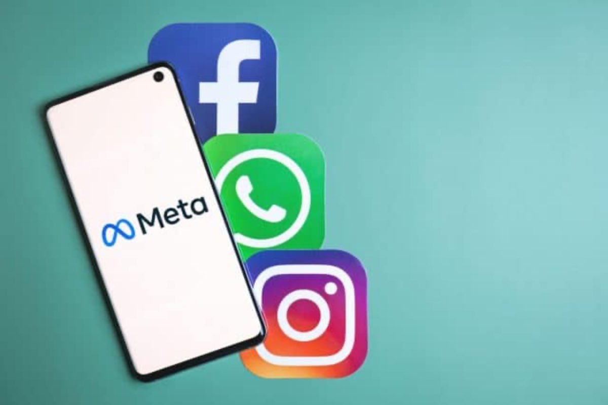 Tra le funzioni sotto esame c'è l'infinite scroll, la possibilità di continuare a scorrere contenuti senza mai arrivare a una vera fine. Se il tribunale stabilisse che alcune di queste caratteristiche danneggiano i minori, Meta potrebbe dover introdurre limiti temporali, pause automatiche o modalità di navigazione differenti per gli adolescenti.