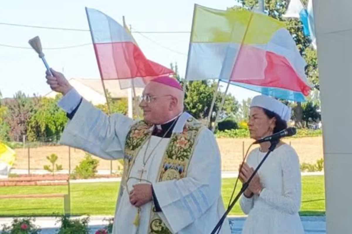 Riferendosi al titolo della statua, "Nostra Signora della Misericordia", mons. Wętkowski ha ricordato che proprio nella diocesi di Włocławek, a Świnice Warckie, nacque santa Faustina Kowalska, l'apostola della Divina Misericordia