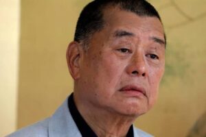 Jimmy Lai, 78 anni, malato e in carcere da cinque anni, è condannato a 20 anni per aver sostenuto le proteste democratiche a Hong Kong.
