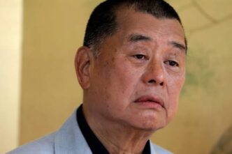 Jimmy Lai, 78 anni, malato e in carcere da cinque anni, è condannato a 20 anni per aver sostenuto le proteste democratiche a Hong Kong.