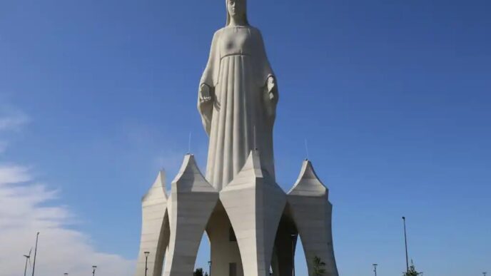 Il 15 agosto il vescovo Krzysztof Wętkowski ha consacrato a Konotopie la statua della Madonna più alta d'Europa, oltre 55 metri.