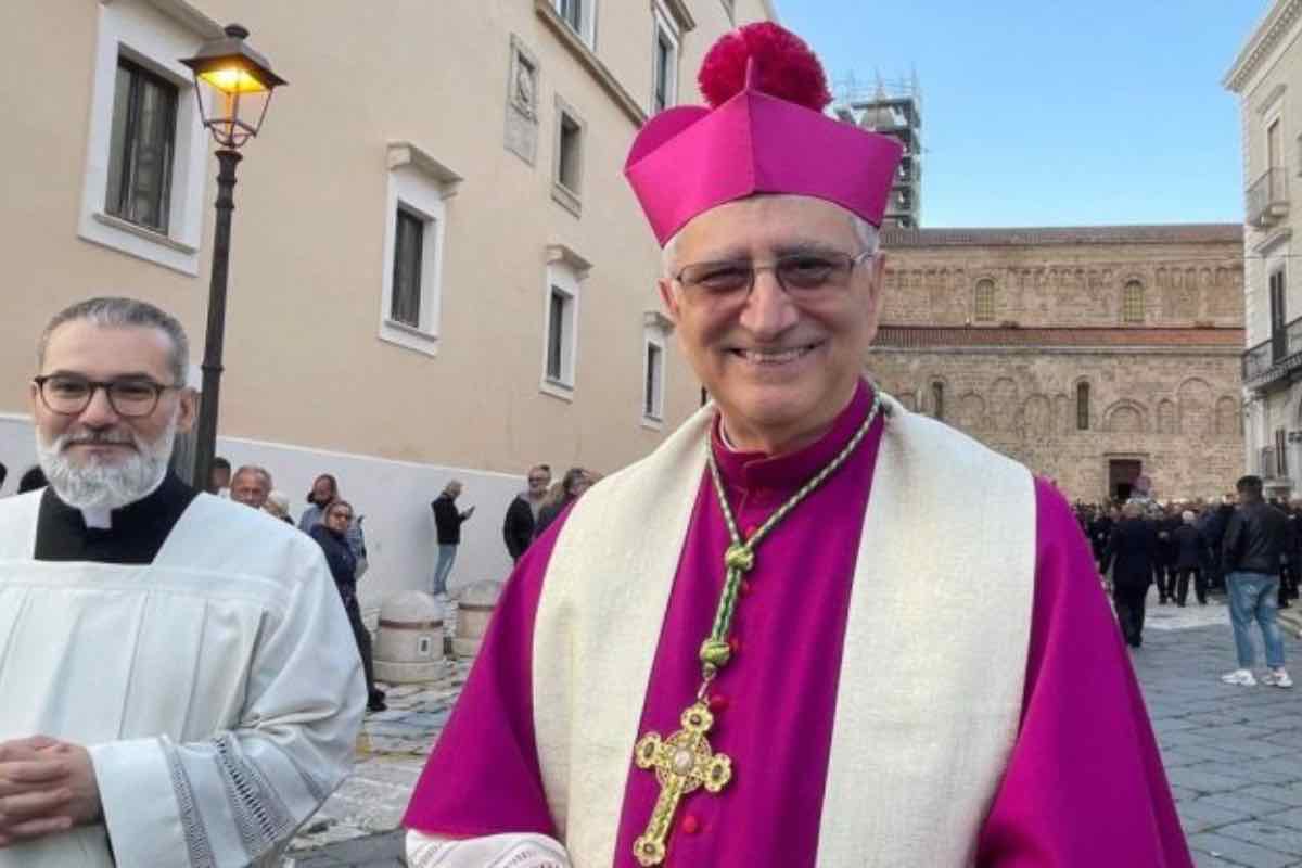 Durante la Messa celebrata per l'arrivo della Croce, l'arcivescovo Ciro Miniero ha collegato la parabola dei talenti al mondo dello sport, definendolo un dono del Signore da usare per condividere e costruire pace