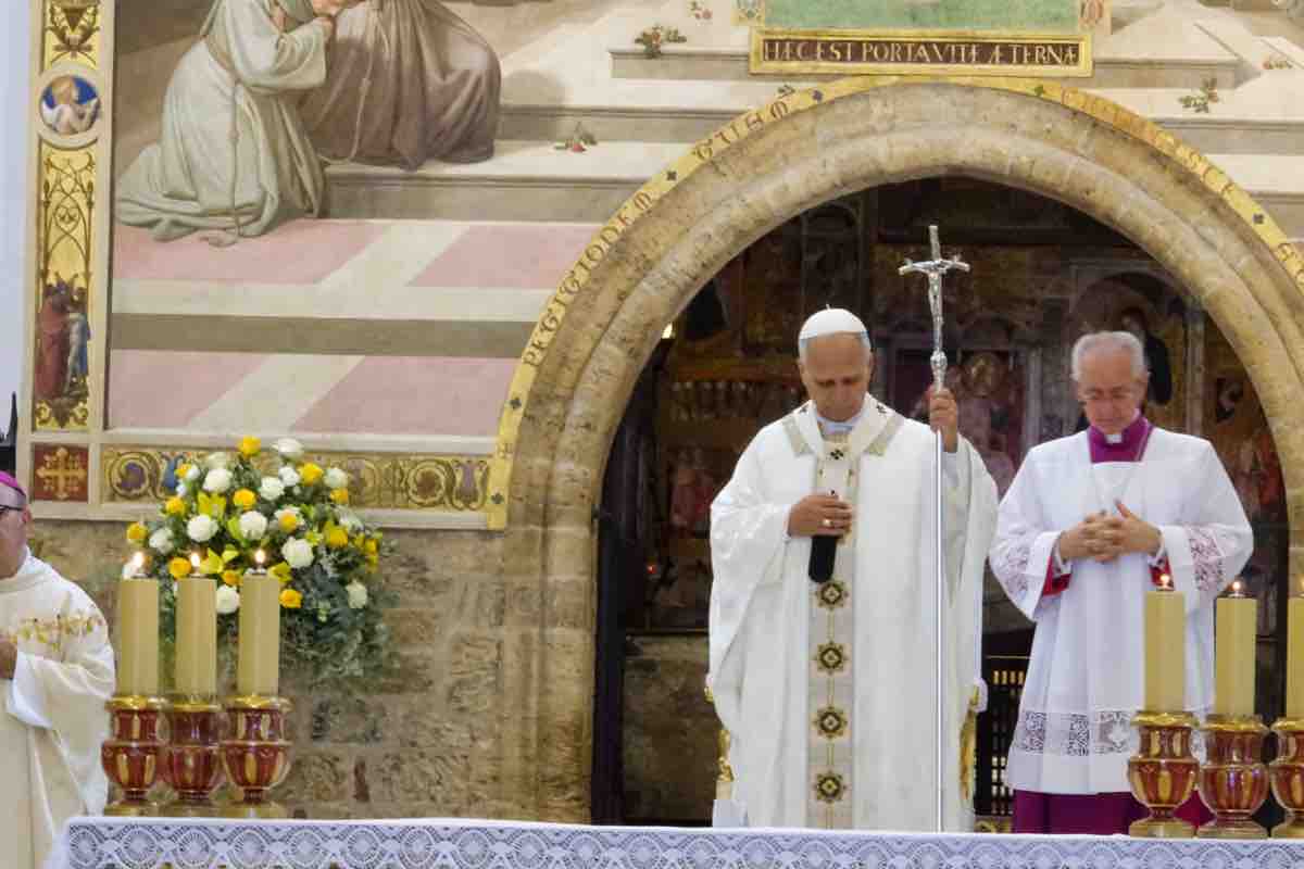 Il Papa ha invitato i giovani a diventare umani con la libertà di Gesù Cristo, abbracciando la povertà e fuggendo la tentazione di restare a distanza dal dramma umano.