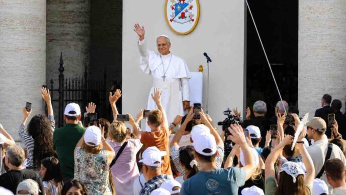 Leone XIV ad Assisi ha incontrato 2.500 giovani del Franciscan Youth Meeting, invitandoli a diventare nuovi santi per l'Europa e il mondo.