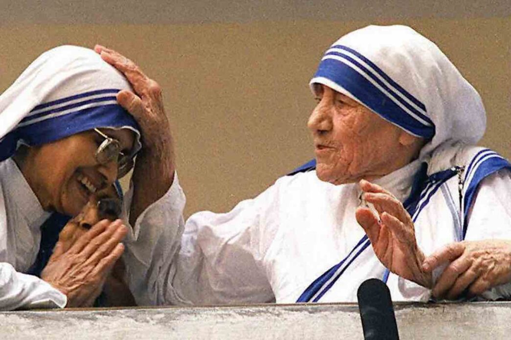 Madre Teresa, Giovanni XXIII, Paolo VI e Giovanni Paolo II insegnano l'arte del dialogo, tra ascolto, pazienza e apertura del cuore.