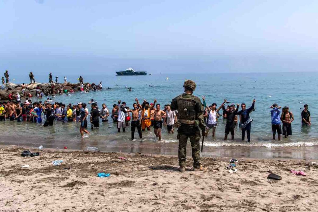 Il Papa segue con preoccupazione la crisi di Ceuta e prega Maria perché portino pace, stabilità e giustizia ai migranti coinvolti.