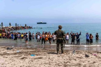 Il Papa segue con preoccupazione la crisi di Ceuta e prega Maria perché portino pace, stabilità e giustizia ai migranti coinvolti.