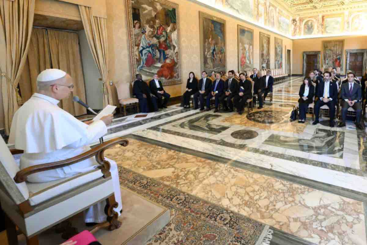 Al centro dell'intervento resta la famiglia, che il Papa ha definito richiamando il Concilio Vaticano II come «chiesa domestica», il luogo dove si coltiva, si custodisce e si proietta la vita