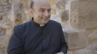 Il parroco di Gaza, padre Gabriel Romanelli, denuncia il dramma quotidiano della popolazione e si chiede se ci sia davvero volontà di pace.