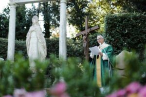 Nel messaggio per la Giornata del creato, Leone XIV lega le ferite della guerra alla conversione del cuore e al ritorno a Dio.