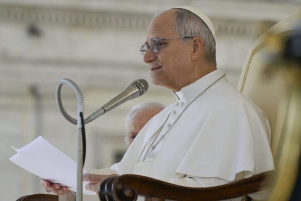 Nell'udienza generale del 12 agosto Papa Leone XIV ha ribadito che la partecipazione fisica alla Messa domenicale non può essere sostituita da momenti virtuali.