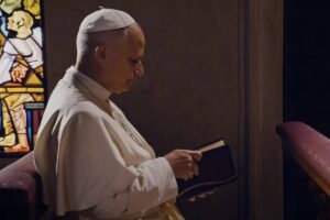 Papa Leone XIV ha reso nota l'intenzione di preghiera di agosto: l'evangelizzazione nelle città, tra solitudine urbana e nuovi percorsi di fede.