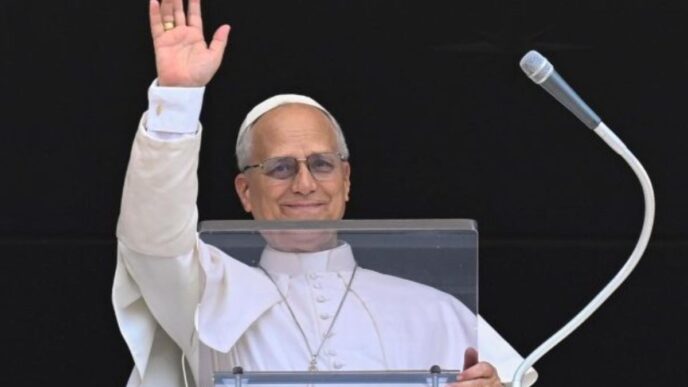 All'Angelus di domenica il Papa rinnova l'appello per la pace in Sudan e Ucraina, chiedendo corridoi umanitari e rispetto del diritto internazionale.