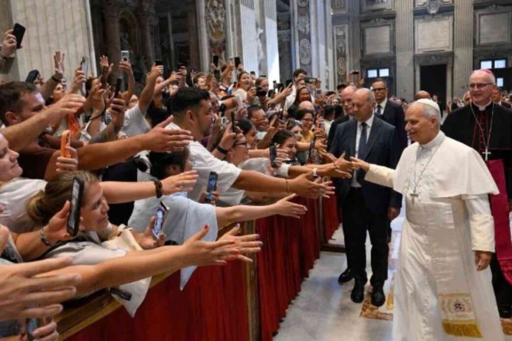 Nella quinta catechesi sulla Sacrosanctum Concilium, Leone XIV ricorda che la preghiera è dimensione propria della nostra umanità, non evasione.