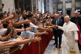Nella quinta catechesi sulla Sacrosanctum Concilium, Leone XIV ricorda che la preghiera è dimensione propria della nostra umanità, non evasione.