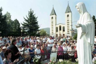 Il 5 agosto 1984 a Medjugorje la Madonna raccontò ai veggenti la grazia che tenne Satana incatenato per un giorno intero, tra confessioni e conversioni.