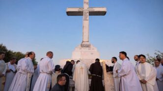 A Medjugorje il 37° Mladifest si è concluso con la messa all'alba sul Križevac, celebrata da fra Zvonimir Pavičić per migliaia di giovani.