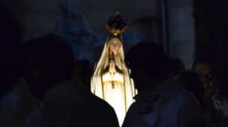 I dogmi mariani sono verità di fede definite dalla Chiesa: Immacolata Concezione, Maternità Divina, Verginità Perpetua e Assunzione, spiegate con chiarezza.