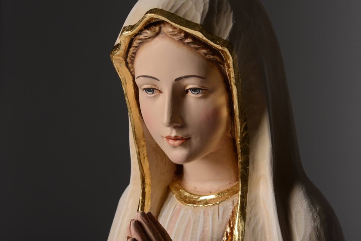 la Chiesa venera Maria come Madre di Dio perché «ha dato la carne al Figlio del Padre eterno», precisando che glorificare il Figlio onora la Madre e onorare la Madre glorifica il Figlio