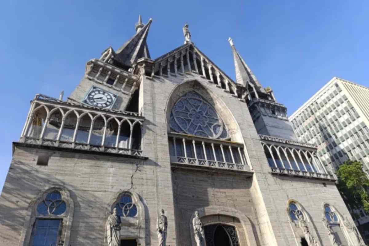 Nel telegramma firmato dal cardinale Pietro Parolin, il Papa si dice profondamente rattristato dalla notizia del terremoto che ha colpito diverse zone della Colombia, causando vittime, numerosi feriti e gravi danni materiali, incluse molte chiese