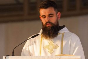 Fra Josip Stanić spiega il rapporto tra fede ed emozioni: né alleate né nemiche, ma un equilibrio che matura nel tempo.