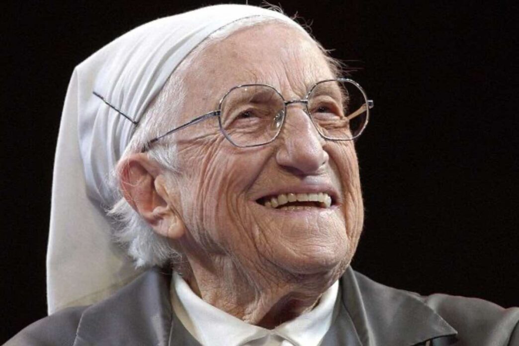 Suor Emmanuelle confessò un passato segnato dal peccato e dal desiderio: la sua storia racconta come la grazia trasformò una vita inquieta.