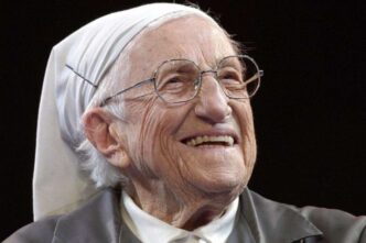 Suor Emmanuelle confessò un passato segnato dal peccato e dal desiderio: la sua storia racconta come la grazia trasformò una vita inquieta.