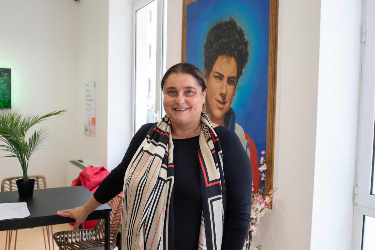 Antonia Salzano, raggiunta alla prima in Vaticano, ha spiegato che il cinema aiuta a diffondere valori e buone notizie. Davanti alle tante tragedie che ci assalgono, ha detto, "Carlo è una buona notizia"