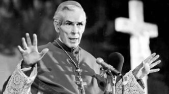 Il 24 settembre l'arcivescovo Fulton Sheen sarà proclamato beato a Saint Louis: alcune curiosità sulla sua vita di predicatore e vescovo.