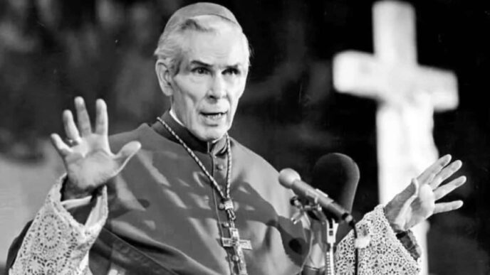 Il 24 settembre l'arcivescovo Fulton Sheen sarà proclamato beato a Saint Louis: alcune curiosità sulla sua vita di predicatore e vescovo.