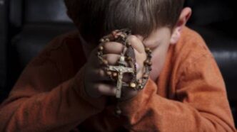 Dall'1 al 7 ottobre torna l'iniziativa 'Un milione di bambini prega il Rosario': il cardinale Kurt Koch invita famiglie e parrocchie a partecipare.