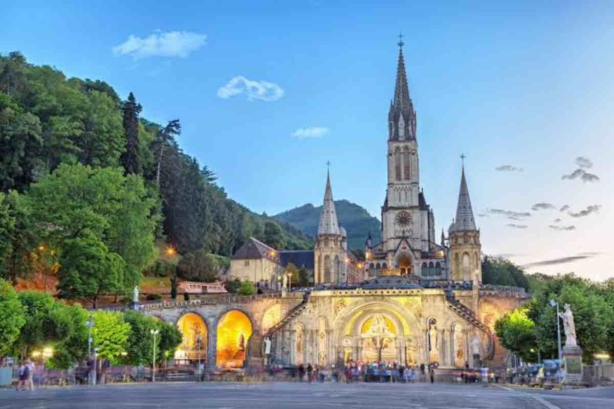Cresce intanto in Francia l'attesa per la visita di Papa Leone XIV. Durante una conferenza stampa, i vescovi francesi hanno raccontato l'entusiasmo che accompagna i preparativi per l'arrivo del Pontefice a Parigi, Saint-Denis, Lourdes e Metz