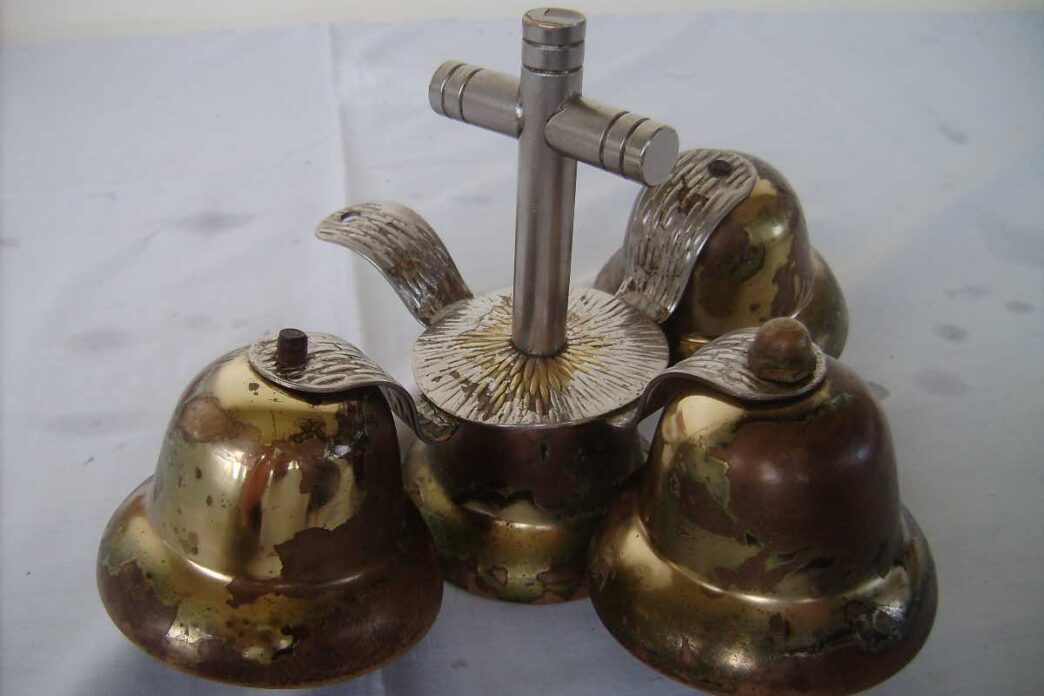 Il suono del campanello durante la Messa affonda le radici nel Concilio Lateranense IV del 1215 e nella devozione popolare per l'Eucaristia.