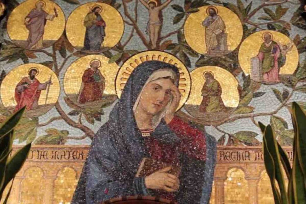 Nel 1486 inizia la storia della Madonna dei Miracoli di Lonigo: un assassino colpì con un coltello il dipinto della Vergine e ne uscì sangue.