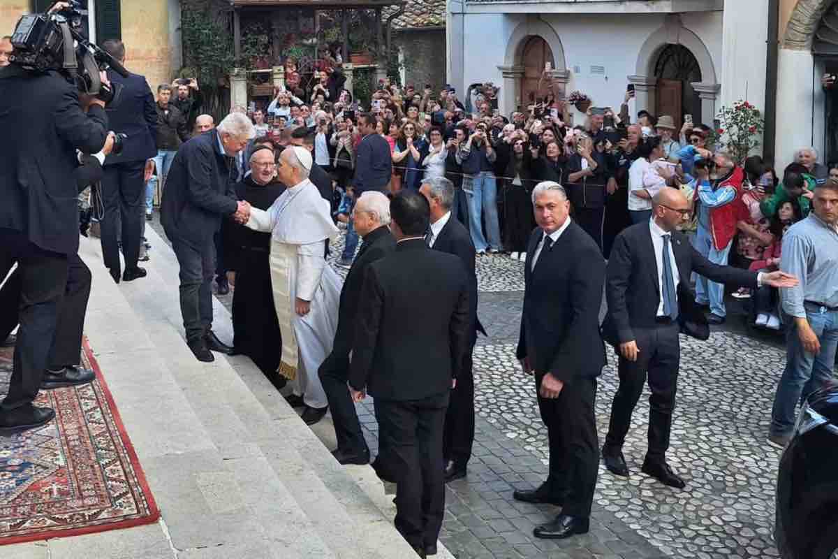 Il frate si chiedeva perché gli evangelisti non avessero raccontato il concepimento, la nascita e l'educazione di Maria, né il suo rapporto quotidiano con Gesù