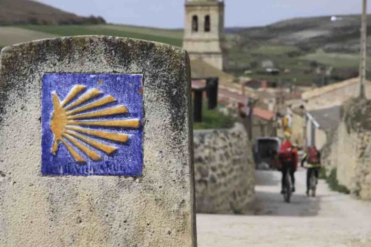 Giacomo divenne il primo dei Dodici a essere martirizzato: gli Atti degli Apostoli raccontano che il re Erode Agrippa I lo fece uccidere «di spada». Oggi è venerato lungo il Cammino di Santiago, che termina nella Cattedrale di Santiago de Compostela, dove sono custodite le sue reliquie