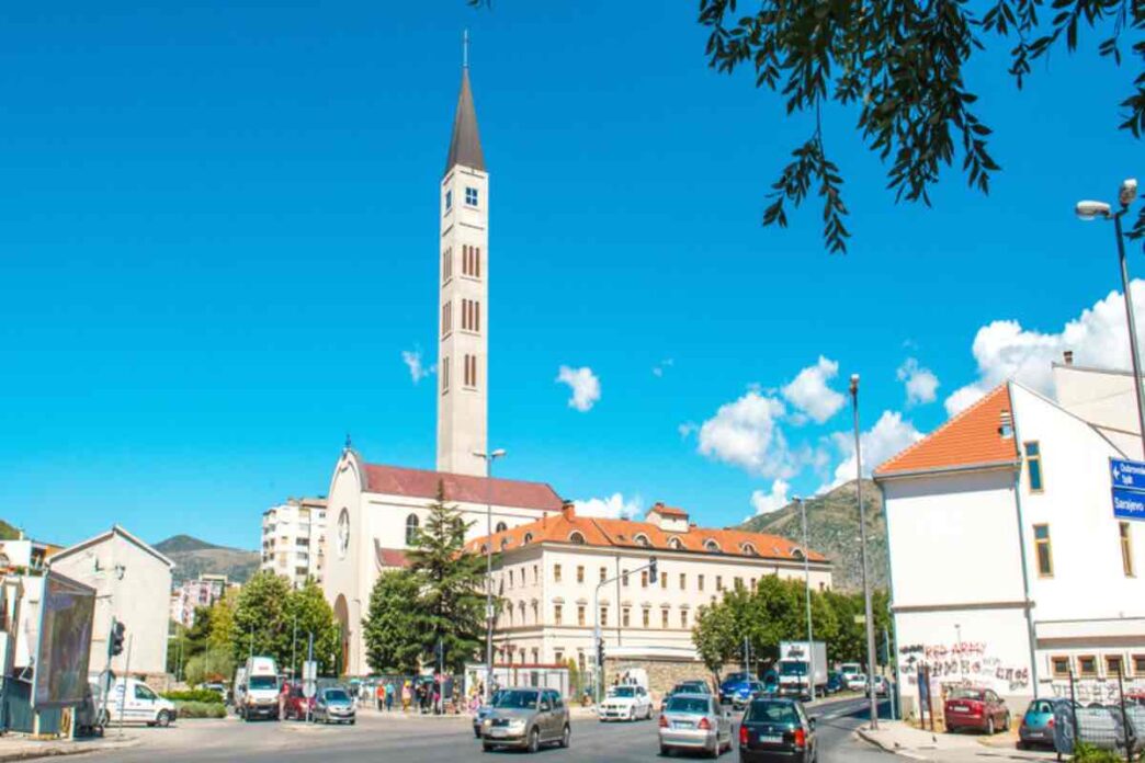 Campanile della Pace di Mostar aperto il 29 e 30 settembre: la città vista da 107 metri, senza prenotazione e con ascensore