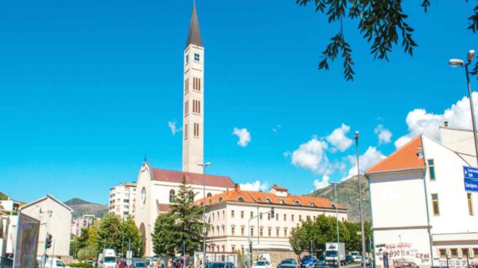 Campanile della Pace di Mostar aperto il 29 e 30 settembre: la città vista da 107 metri, senza prenotazione e con ascensore