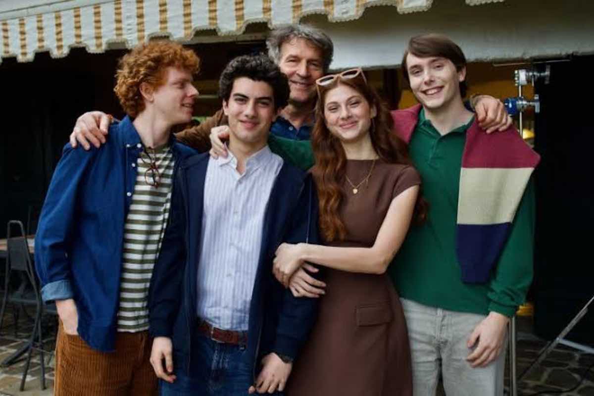 Il film mostra tre fasi della vita di Carlo: bambino, preadolescente e adolescente. Sono tre quadri visivi, affidati a tre attori diversi, in cui il protagonista cresce nella fede