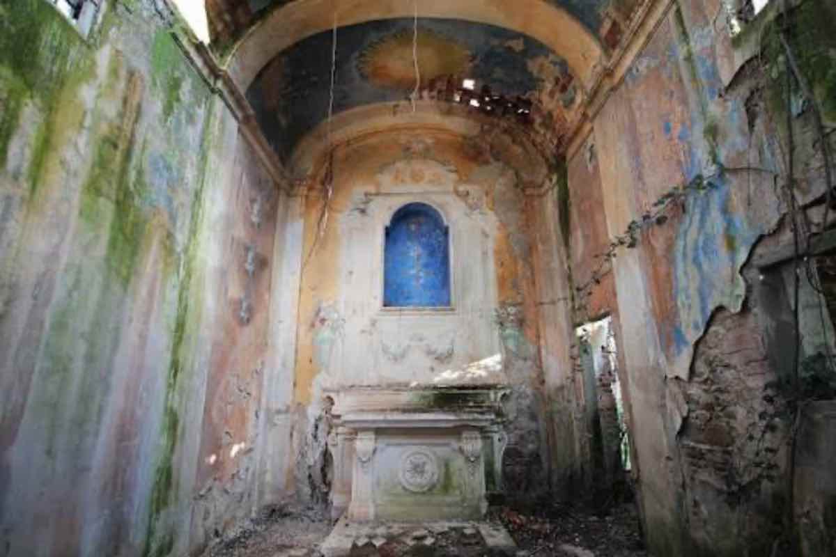 Dalila, la compagna di Tyron, partecipa direttamente ai lavori di restauro occupandosi anche del figlio piccolo della coppia, e lo ha sostenuto fin dai mesi precedenti l'avvio del progetto