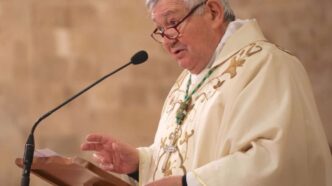 La preghiera dei fedeli, o preghiera universale, segue regole precise: cinque intenzioni fisse, massimo sei richieste e non è sempre obbligatoria.