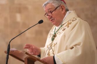 La preghiera dei fedeli, o preghiera universale, segue regole precise: cinque intenzioni fisse, massimo sei richieste e non è sempre obbligatoria.